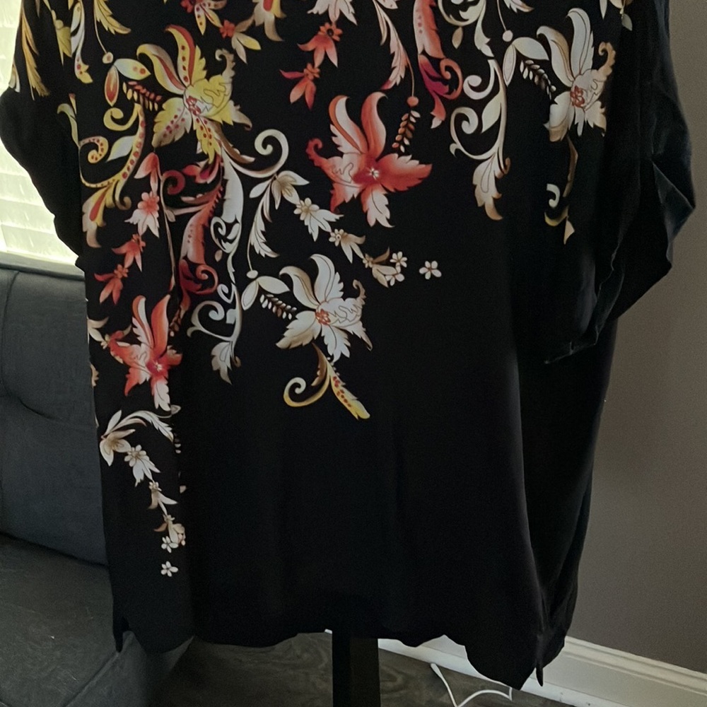 Short rollled sleeve blouse